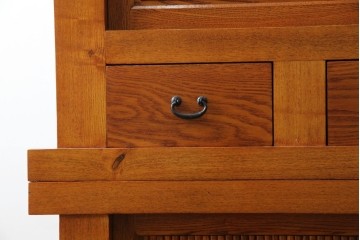 中古　超美品　上質な木味と繊細な格子細工が映える重ね水屋箪笥　(R-085435)