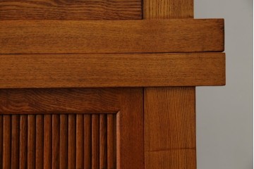 中古　超美品　上質な木味と繊細な格子細工が映える重ね水屋箪笥　(R-085435)