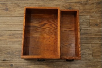 中古　超美品　上質な木味と繊細な格子細工が映える重ね水屋箪笥　(R-085435)