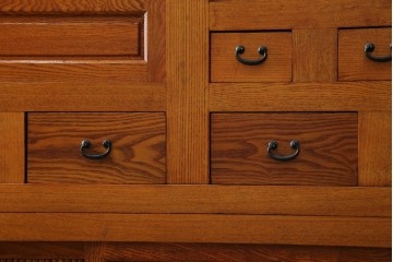 中古　超美品　上質な木味と繊細な格子細工が映える重ね水屋箪笥　(R-085435)