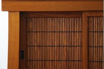 中古　超美品　上質な木味と繊細な格子細工が映える重ね水屋箪笥　(R-085435)