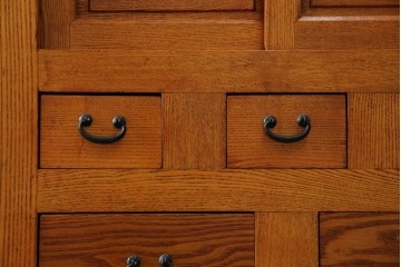 中古　超美品　上質な木味と繊細な格子細工が映える重ね水屋箪笥　(R-085435)