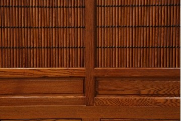 中古　超美品　上質な木味と繊細な格子細工が映える重ね水屋箪笥　(R-085435)