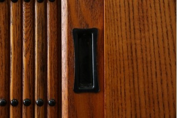 中古　超美品　上質な木味と格子細工が美しい水屋箪笥サイドボード　(R-085436)