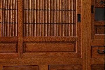 中古　超美品　上質な木味と格子細工が美しい水屋箪笥サイドボード　(R-085436)