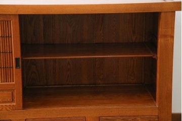 中古　超美品　緻密な格子戸と木地の風合いが美しい水屋箪笥サイドボード　(R-085437)