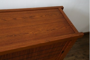 中古　超美品　緻密な格子戸と木地の風合いが美しい水屋箪笥サイドボード　(R-085437)