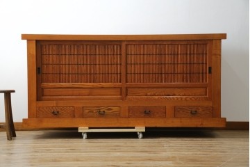 中古　超美品　緻密な格子戸と木地の風合いが美しい水屋箪笥サイドボード　(R-085437)