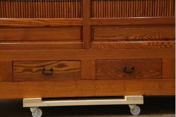 中古　超美品　緻密な格子戸と木地の風合いが美しい水屋箪笥サイドボード　(R-085437)