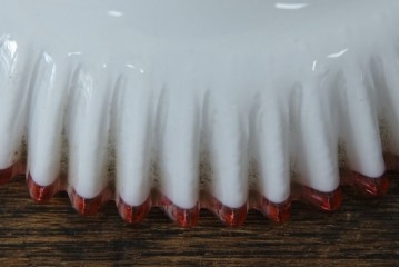 《引っ掛けシーリング式ペンダントライト加工費込み》　和製アンティーク　時代物　大正～昭和初期　赤色の波打つ縁取りが特徴のペンダントライト　(R-085438)