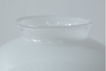 《引っ掛けシーリング式ペンダントライト加工費込み》　和製アンティーク　和製アンティーク　乳白ガラスのレトロなペンダントライト　(R-085439)