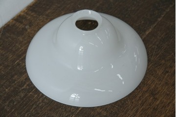 《引っ掛けシーリング式ペンダントライト加工費込み》　和製アンティーク　和製アンティーク　乳白ガラスのレトロなペンダントライト　(R-085439)