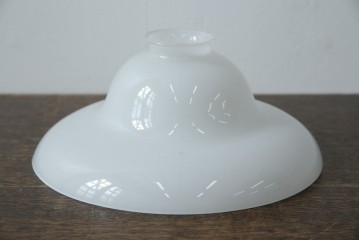 《引っ掛けシーリング式ペンダントライト加工費込み》　和製アンティーク　和製アンティーク　乳白ガラスのレトロなペンダントライト　(R-085439)