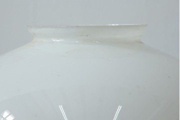 《引っ掛けシーリング式ペンダントライト加工費込み》　和製アンティーク　乳白ガラスのふっくらとしたシェードのペンダントライト　(R-085440)