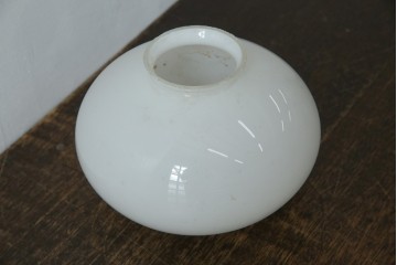 《引っ掛けシーリング式ペンダントライト加工費込み》　和製アンティーク　乳白ガラスのふっくらとしたシェードのペンダントライト　(R-085440)