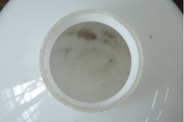 《引っ掛けシーリング式ペンダントライト加工費込み》　和製アンティーク　乳白ガラスのふっくらとしたシェードのペンダントライト　(R-085440)