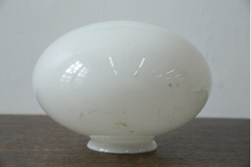 《引っ掛けシーリング式ペンダントライト加工費込み》　和製アンティーク　乳白ガラスのふっくらとしたシェードのペンダントライト　(R-085440)