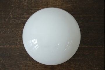 《引っ掛けシーリング式ペンダントライト加工費込み》　和製アンティーク　乳白ガラスのふっくらとしたシェードのペンダントライト　(R-085440)