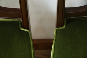 中古　美品　神戸洋家具　メープル不二屋　上品な佇まいが魅力的なダイニングチェア2脚セット　(R-085443)