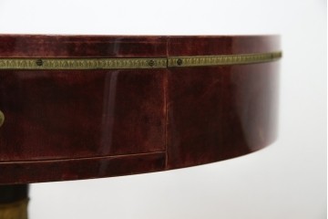 イタリアヴィンテージ　美品!!　希少!!　イタリア高級家具　アルド・トゥーラ(ALDO TURA)　深みのある色調と真鍮装飾が魅力のサイドテーブル　(R-085444)