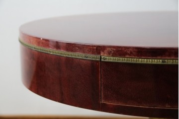 イタリアヴィンテージ　美品!!　希少!!　イタリア高級家具　アルド・トゥーラ(ALDO TURA)　深みのある色調と真鍮装飾が魅力のサイドテーブル　(R-085444)