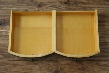 イタリアヴィンテージ　美品!!　希少!!　イタリア高級家具　アルド・トゥーラ(ALDO TURA)　深みのある色調と真鍮装飾が魅力のサイドテーブル　(R-085444)