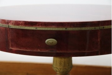 イタリアヴィンテージ　美品!!　希少!!　イタリア高級家具　アルド・トゥーラ(ALDO TURA)　深みのある色調と真鍮装飾が魅力のサイドテーブル　(R-085444)