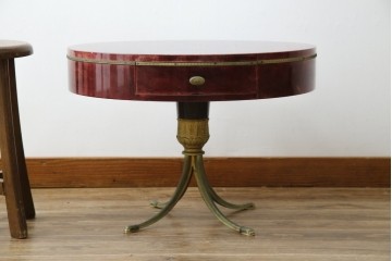 イタリアヴィンテージ　美品!!　希少!!　イタリア高級家具　アルド・トゥーラ(ALDO TURA)　深みのある色調と真鍮装飾が魅力のサイドテーブル　(R-085444)