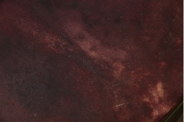 イタリアヴィンテージ　美品!!　希少!!　イタリア高級家具　アルド・トゥーラ(ALDO TURA)　深みのある色調と真鍮装飾が魅力のサイドテーブル　(R-085444)