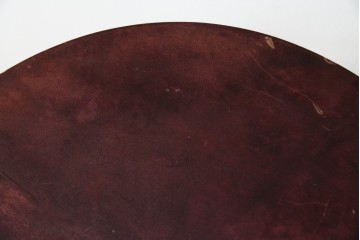 イタリアヴィンテージ　美品!!　希少!!　イタリア高級家具　アルド・トゥーラ(ALDO TURA)　深みのある色調と真鍮装飾が魅力のサイドテーブル　(R-085444)