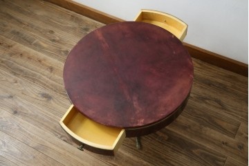 イタリアヴィンテージ　美品!!　希少!!　イタリア高級家具　アルド・トゥーラ(ALDO TURA)　深みのある色調と真鍮装飾が魅力のサイドテーブル　(R-085444)