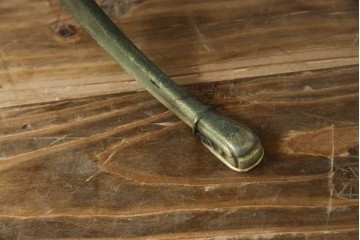 イタリアヴィンテージ　美品!!　希少!!　イタリア高級家具　アルド・トゥーラ(ALDO TURA)　深みのある色調と真鍮装飾が魅力のサイドテーブル　(R-085444)