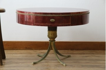 イタリアヴィンテージ　美品!!　希少!!　イタリア高級家具　アルド・トゥーラ(ALDO TURA)　深みのある色調と真鍮装飾が魅力のサイドテーブル　(R-085444)