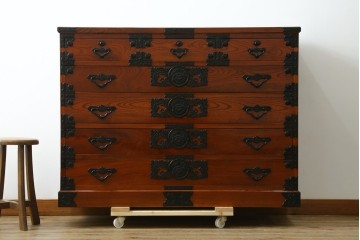 中古　美品　最高級の上手物　仙台民芸箪笥(仙台箪笥)　本漆塗り　重厚な飾り金具が映える衣装箪笥　定価約110万円　(R-085445)