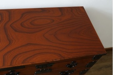中古　美品　最高級の上手物　仙台民芸箪笥(仙台箪笥)　本漆塗り　重厚な飾り金具が映える衣装箪笥　定価約110万円　(R-085445)