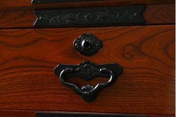 中古　美品　最高級の上手物　仙台民芸箪笥(仙台箪笥)　本漆塗り　重厚な飾り金具が映える衣装箪笥　定価約110万円　(R-085445)