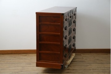 中古　美品　最高級の上手物　仙台民芸箪笥(仙台箪笥)　本漆塗り　重厚な飾り金具が映える衣装箪笥　定価約110万円　(R-085445)