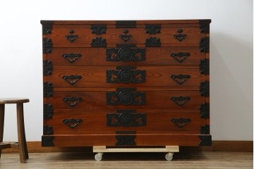 中古　美品　最高級の上手物　仙台民芸箪笥(仙台箪笥)　本漆塗り　重厚な飾り金具が映える衣装箪笥　定価約110万円　(R-085445)