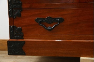 中古　美品　最高級の上手物　仙台民芸箪笥(仙台箪笥)　本漆塗り　重厚な飾り金具が映える衣装箪笥　定価約110万円　(R-085445)