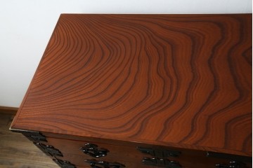 中古　美品　最高級の上手物　仙台民芸箪笥(仙台箪笥)　本漆塗り　重厚な飾り金具が映える衣装箪笥　定価約110万円　(R-085445)