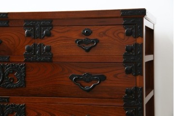 中古　美品　最高級の上手物　仙台民芸箪笥(仙台箪笥)　本漆塗り　重厚な飾り金具が映える衣装箪笥　定価約110万円　(R-085445)