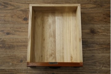 中古　美品　最高級の上手物　仙台民芸箪笥(仙台箪笥)　本漆塗り　重厚な飾り金具が映える衣装箪笥　定価約110万円　(R-085445)