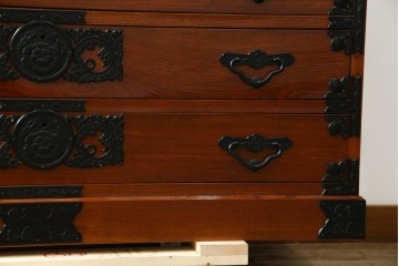 中古　美品　最高級の上手物　仙台民芸箪笥(仙台箪笥)　本漆塗り　重厚な飾り金具が映える衣装箪笥　定価約110万円　(R-085445)