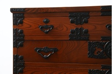 中古　美品　最高級の上手物　仙台民芸箪笥(仙台箪笥)　本漆塗り　重厚な飾り金具が映える衣装箪笥　定価約110万円　(R-085445)