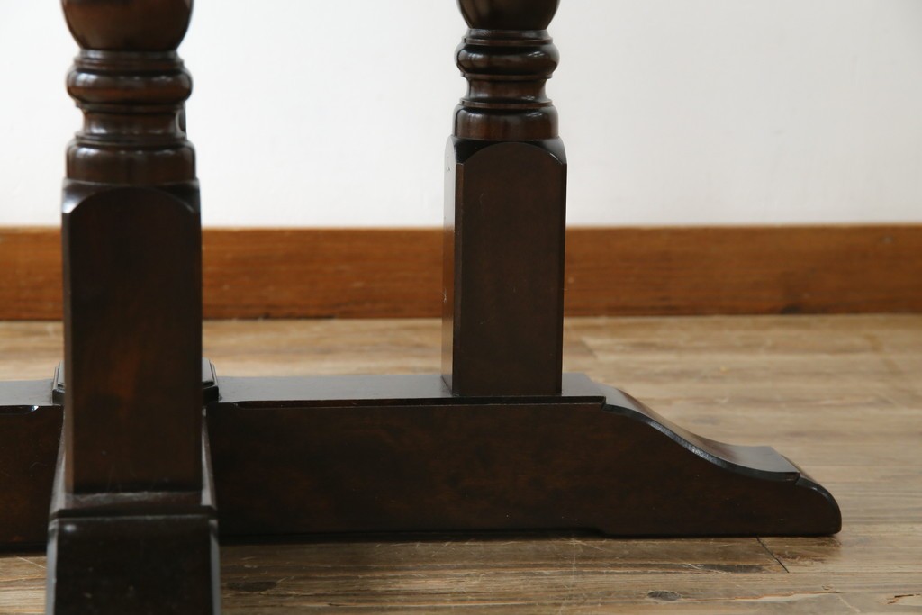 中古　松本民芸家具　挽物脚が生む安定感のあるデザインのF型ラウンドテーブル　(R-085446)