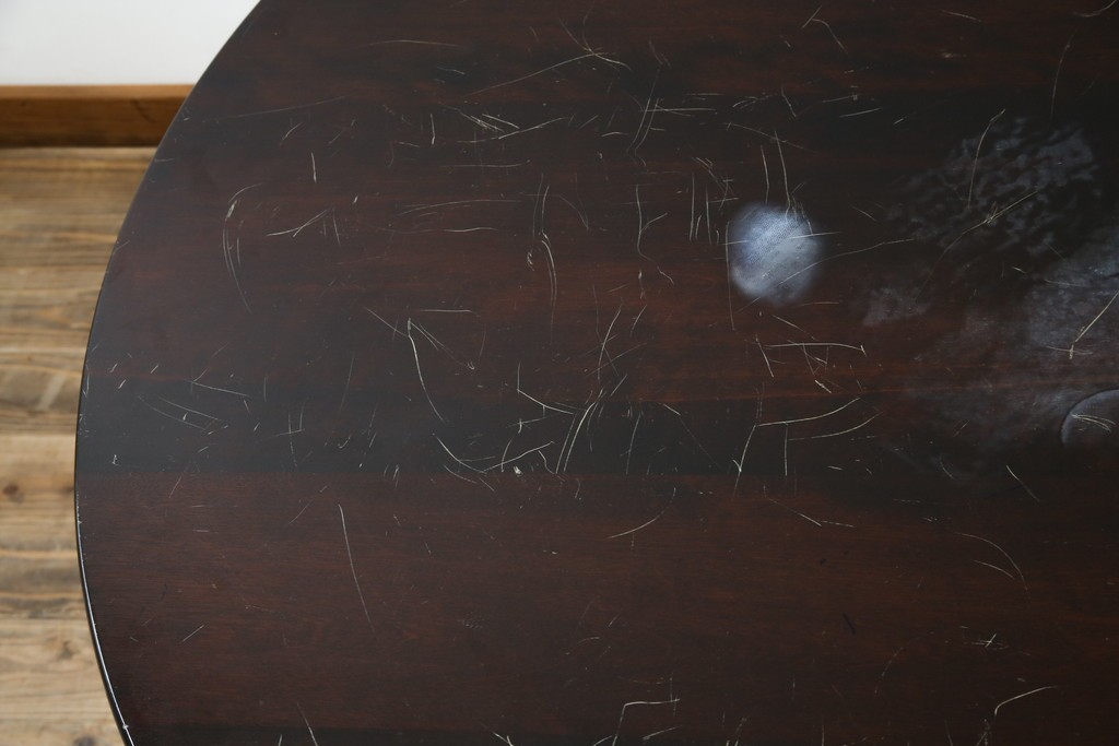 中古　松本民芸家具　挽物脚が生む安定感のあるデザインのF型ラウンドテーブル　(R-085446)