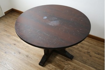 中古　松本民芸家具　挽物脚が生む安定感のあるデザインのF型ラウンドテーブル　(R-085446)