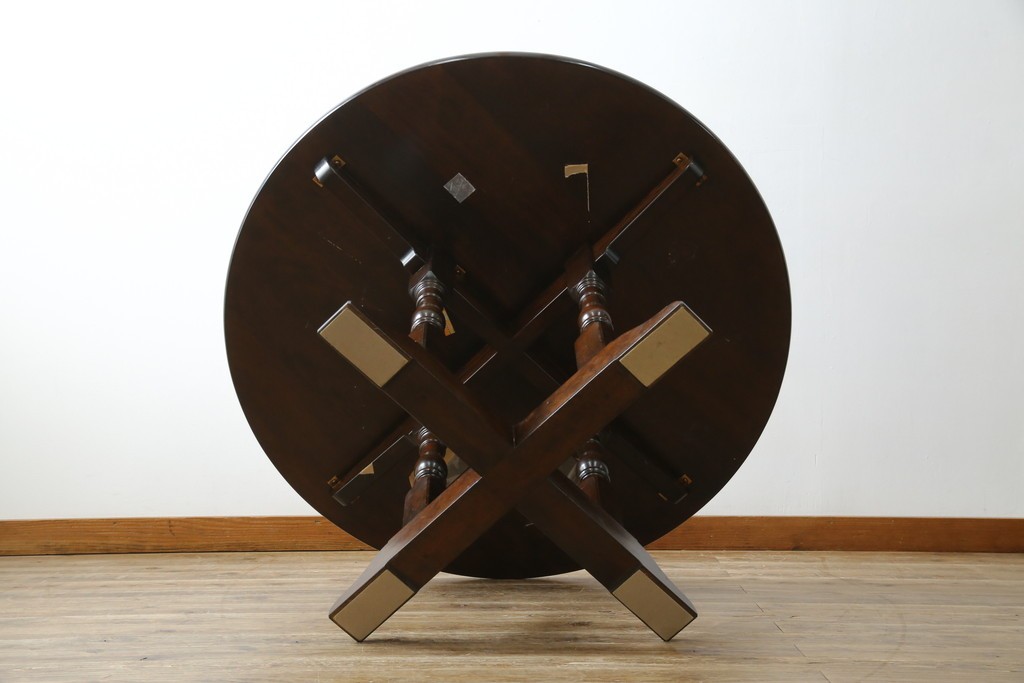 中古　松本民芸家具　挽物脚が生む安定感のあるデザインのF型ラウンドテーブル　(R-085446)