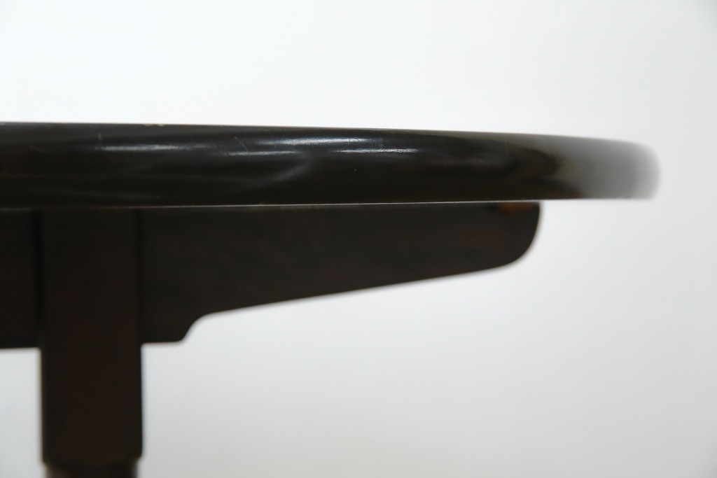 中古　松本民芸家具　挽物脚が生む安定感のあるデザインのF型ラウンドテーブル　(R-085446)