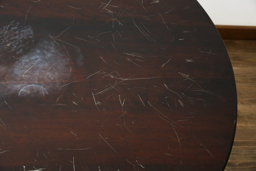 中古　松本民芸家具　挽物脚が生む安定感のあるデザインのF型ラウンドテーブル　(R-085446)